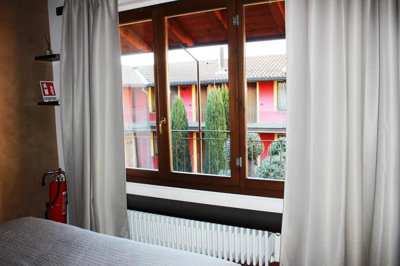 Bergamo Easy Airport Sleep&Fly Parking Apartment